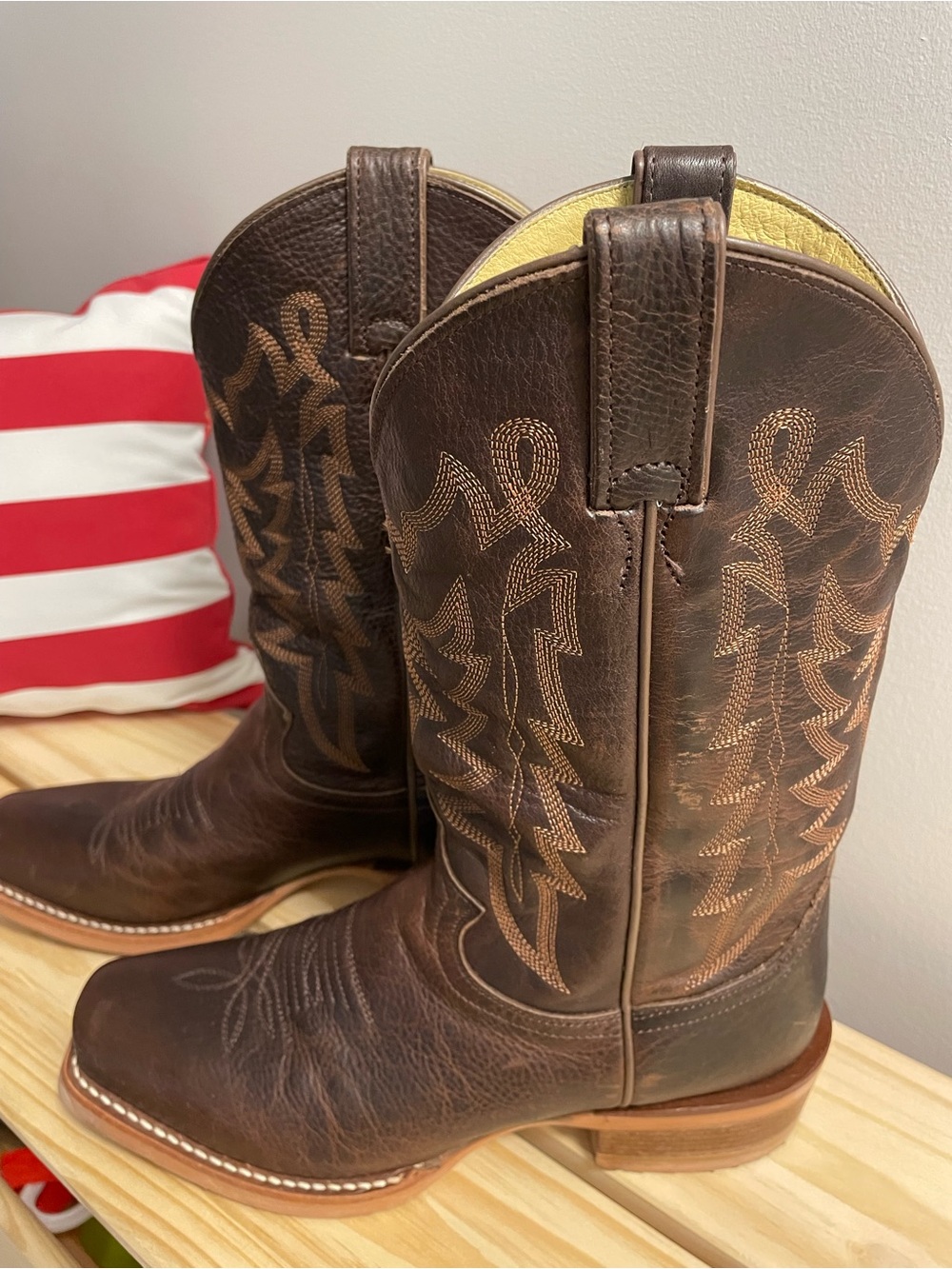 MEN. Justin Boots Brown Leather Western Pull-On Boots